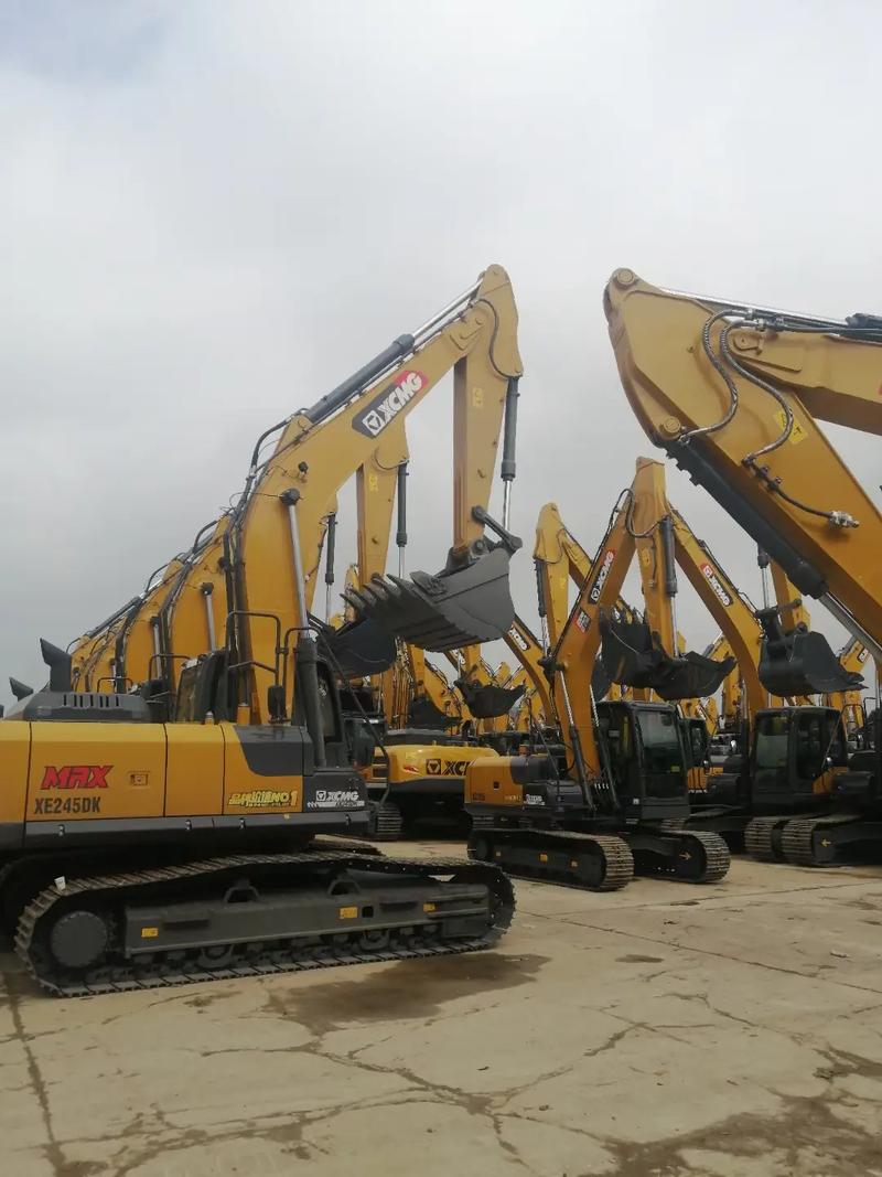 工程机械租赁 大小挖掘机灵活出租，助力高效施工